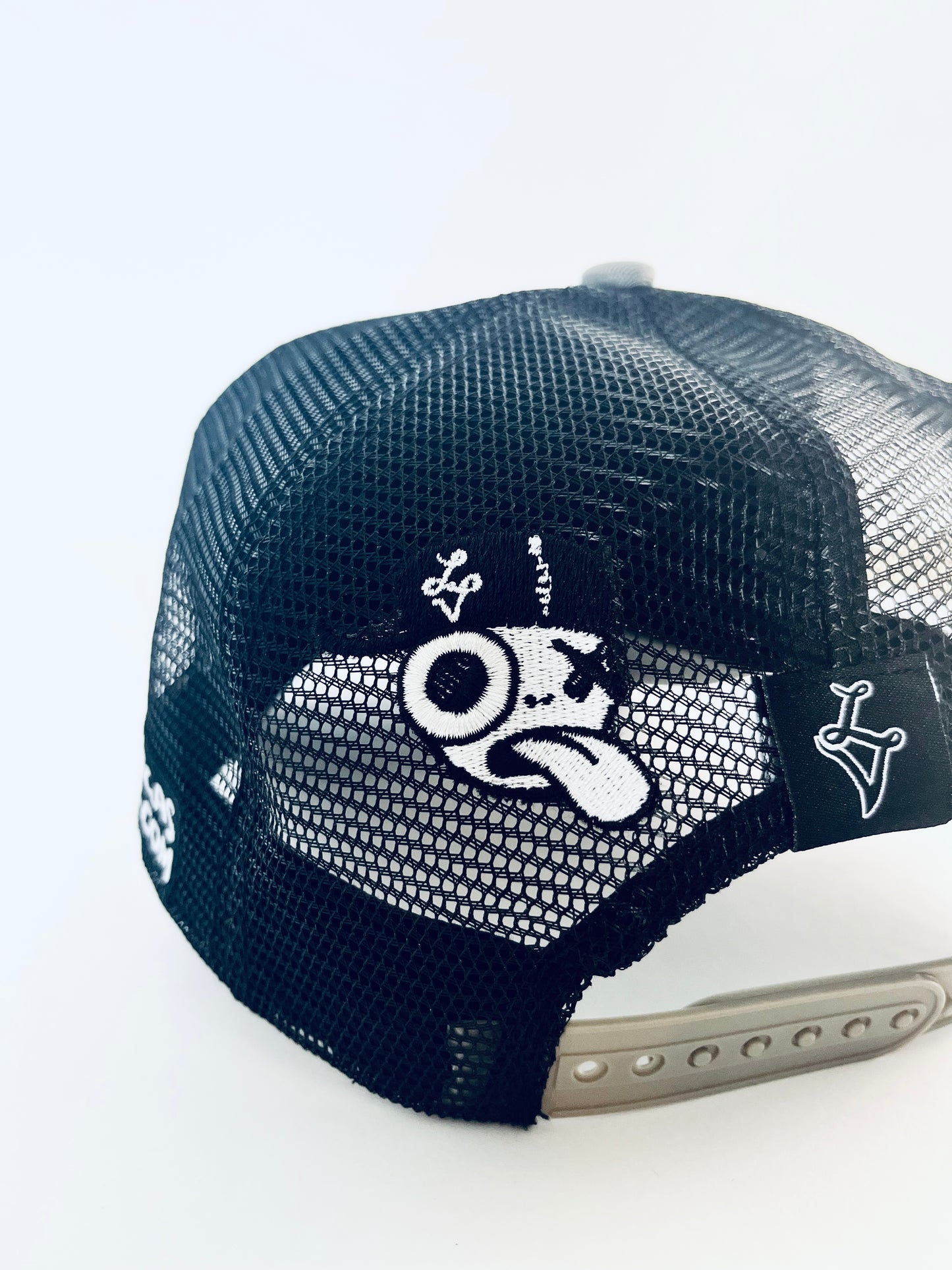 Silver/Black Curve Brim Radley Trucker